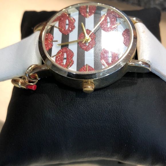 C lip Watch white strap n charm lipstick 💄 - Picture 3 of 8